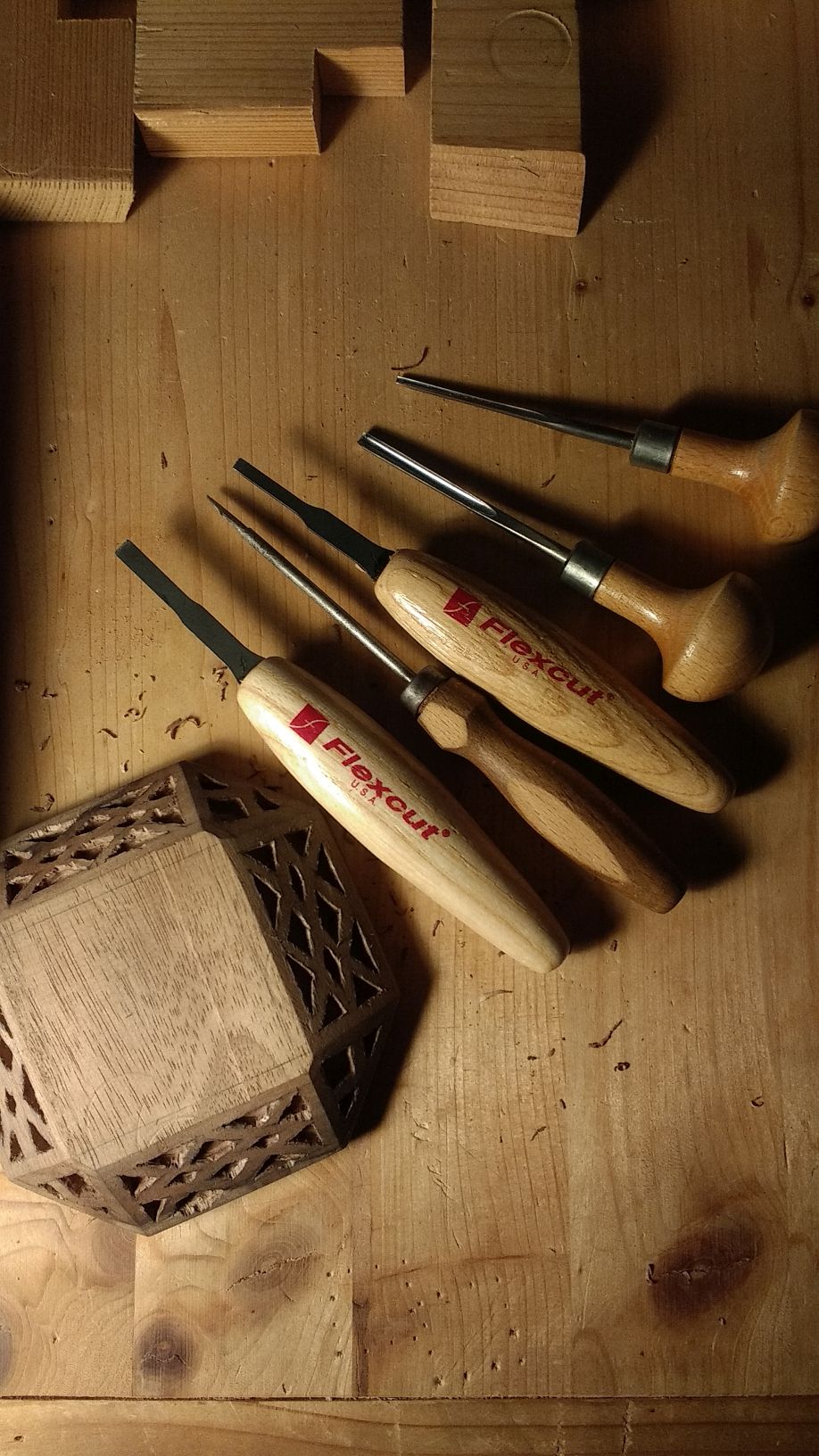Wood carving tools and Bushcraft - Flexcut Tool Company 