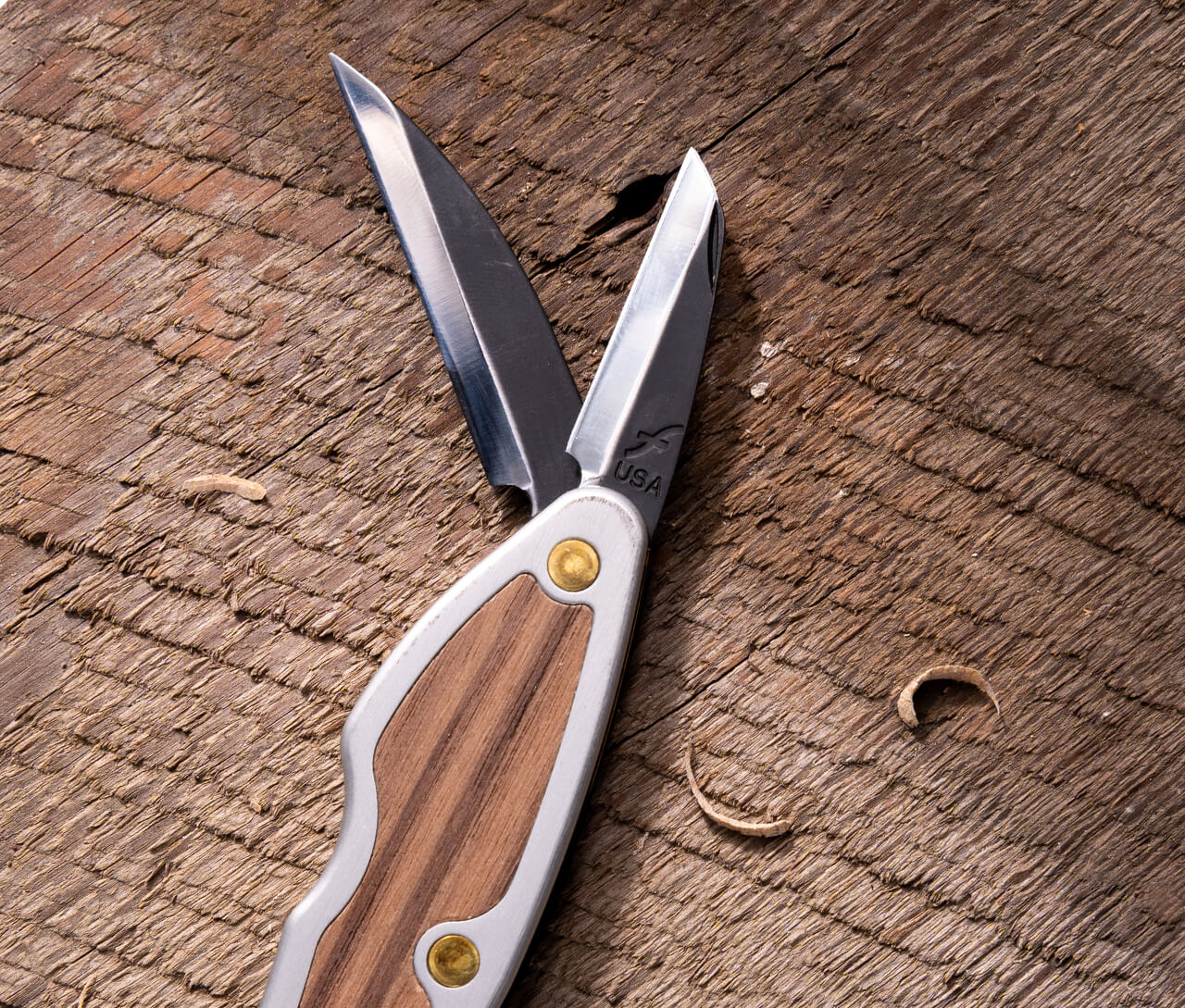 Flexcut Whittlin' Jack Carving Knife 1.5 Detail and 2 Roughing Blades,  Aluminum Handle w/ Wood Inlays - KnifeCenter - FLEXJKN88